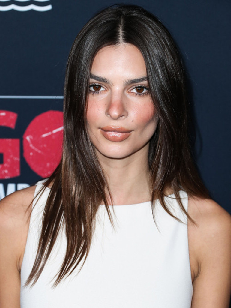 Emily Ratajkowski kendisine ün kazandıran kliple ilgili ilk kez konuştu. Robin Thicke göğüslerime dokundu