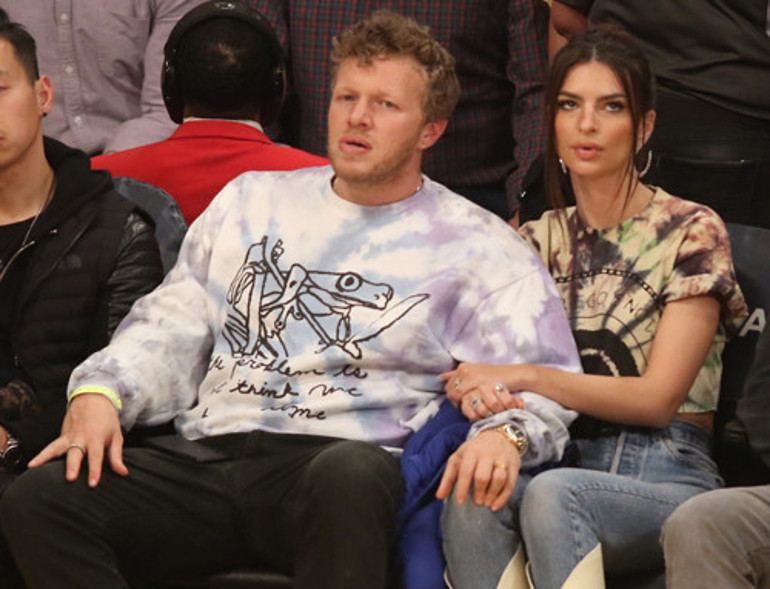 Emily Ratajkowski kendisine ün kazandıran kliple ilgili ilk kez konuştu. Robin Thicke göğüslerime dokundu