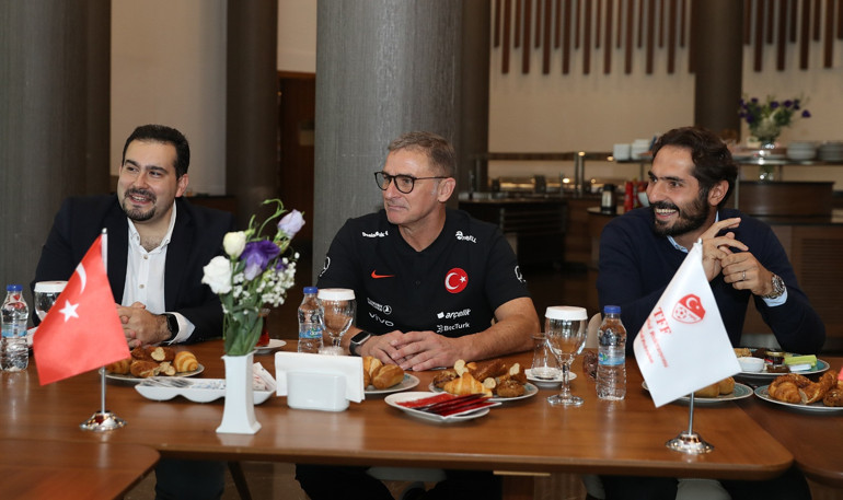 Son dakika: Milli Takım teknik direktörü Stefan Kuntzdan Sergen Yalçın, Hamit Altıntop, Şenol Güneş ve prim açıklaması