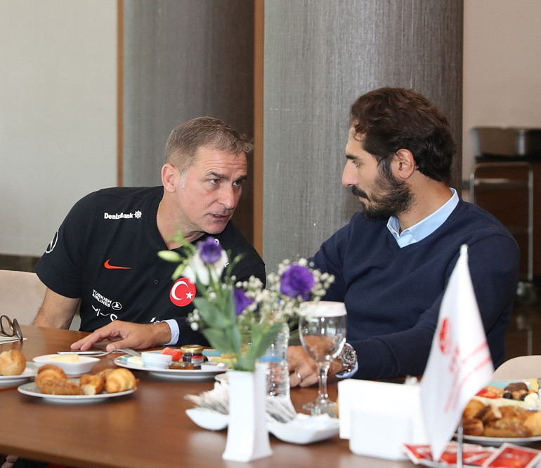 Son dakika: Milli Takım teknik direktörü Stefan Kuntzdan Sergen Yalçın, Hamit Altıntop, Şenol Güneş ve prim açıklaması