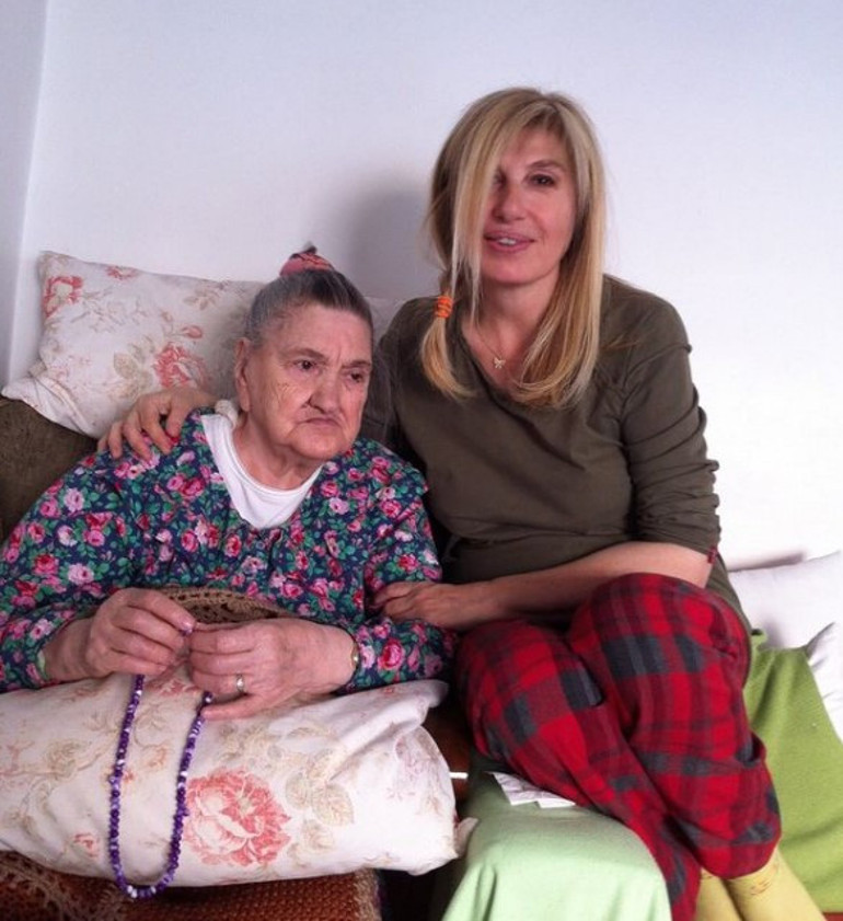 Demans hastalığı ile mücadele eden Pakize Sudanın yeğeni Dilara Elagözlü anlattı: Bana her şeyi unutarak ölmek istiyorum dedi