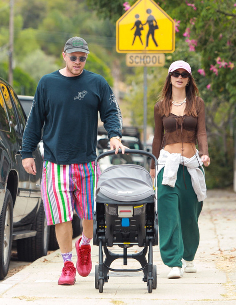 Küçük yaşımdan beri herkes beni cinsel obje olarak gördü:  Emily Ratajkowski güzelliğin bedelini anlattı