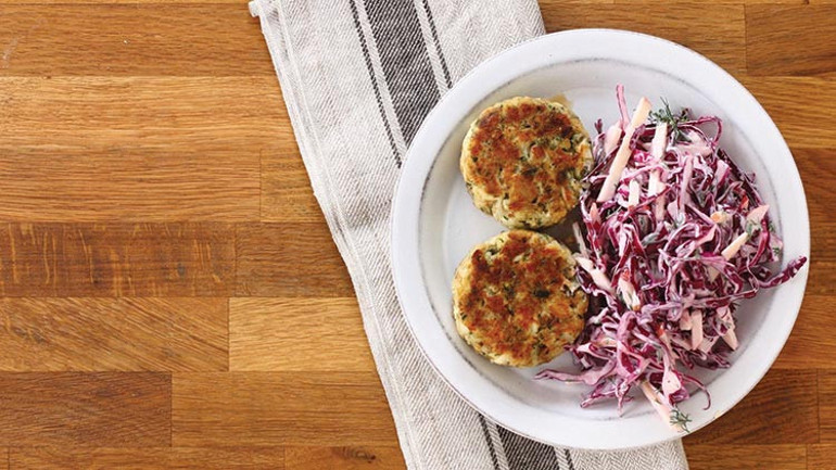 Çocuklarla evde lokanta tabakları da hazırlıyoruz