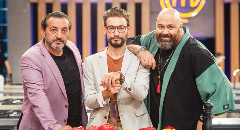 Ailene sıkı sıkı sarıl Mehmet Şef  Önce Somer Sivrioğlu sonra Danilo Zanna