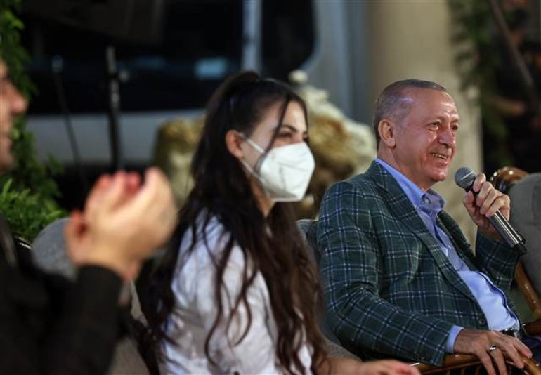 Cumhurbaşkanı Erdoğan gençlerle buluştu Gençlerle samimi olmamızdan rahatsızlık duyuyorlar