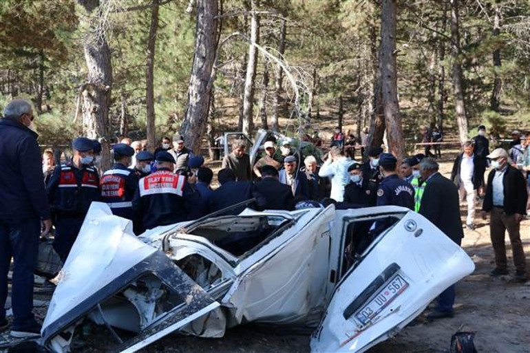 Son dakika... Afyonkarahisarda öğrenci servisi devrildi: 5 kişi hayatını kaybetti