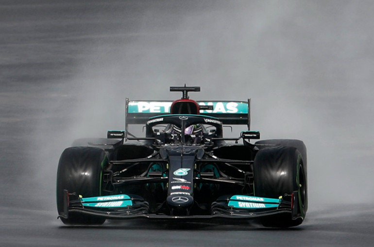 Son Dakika: Formula 1 Türkiye Grand Prixsi sonrası Lewis Hamiltondan kavga açıklaması Takıma kızgın olduğum...