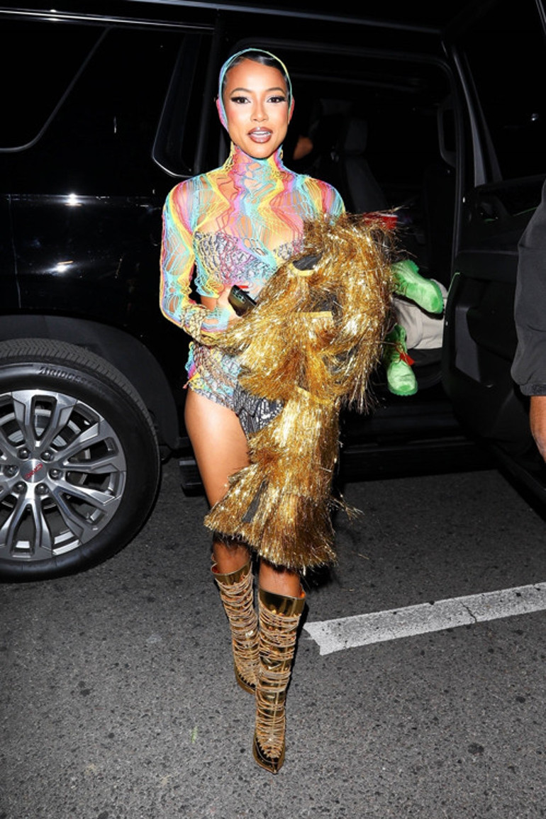 Cardi B. yeni yaşını böyle karşıladı: Ünlü konuklar akın akın onu kutlamaya gitti