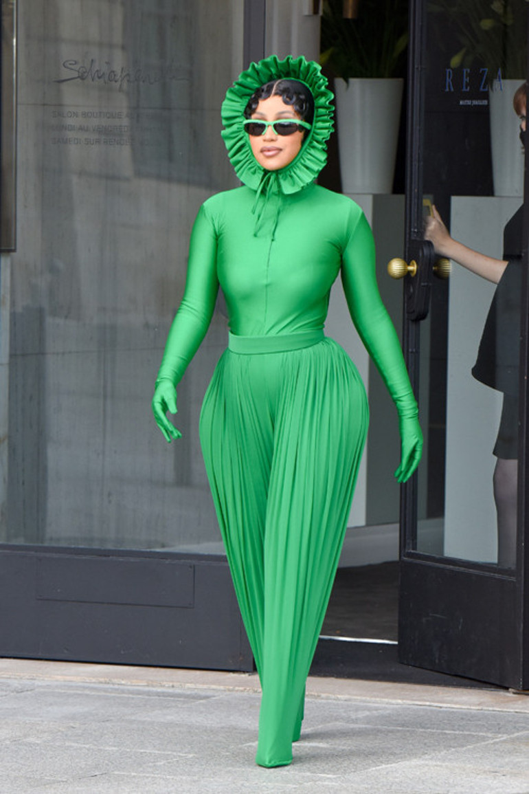 Cardi B. yeni yaşını böyle karşıladı: Ünlü konuklar akın akın onu kutlamaya gitti