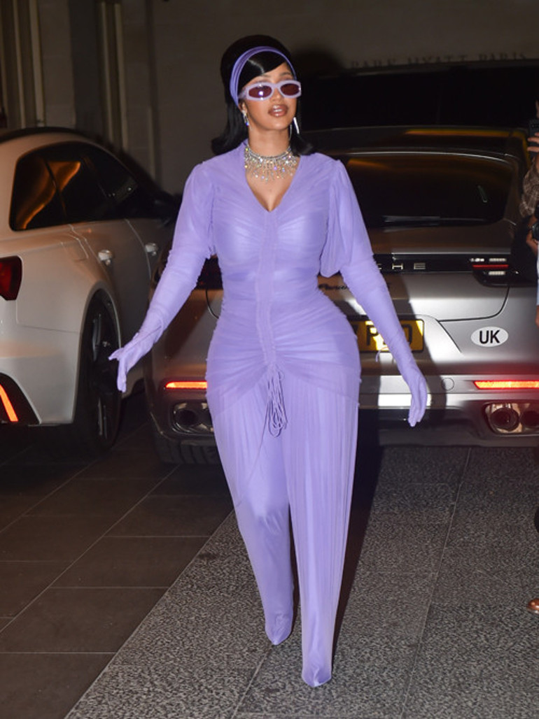 Cardi B. yeni yaşını böyle karşıladı: Ünlü konuklar akın akın onu kutlamaya gitti