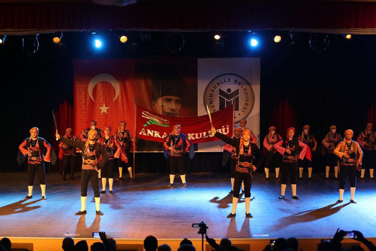 Gururla ve coşkuyla