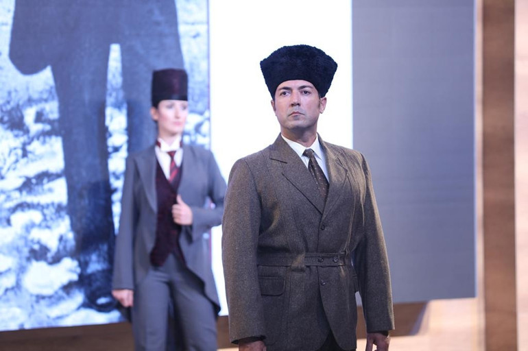 Gururla ve coşkuyla