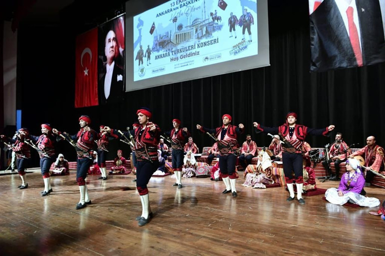 Gururla ve coşkuyla