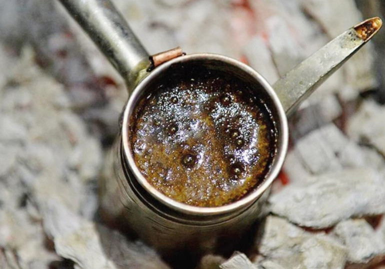 Bir acı kahvenizi içerim