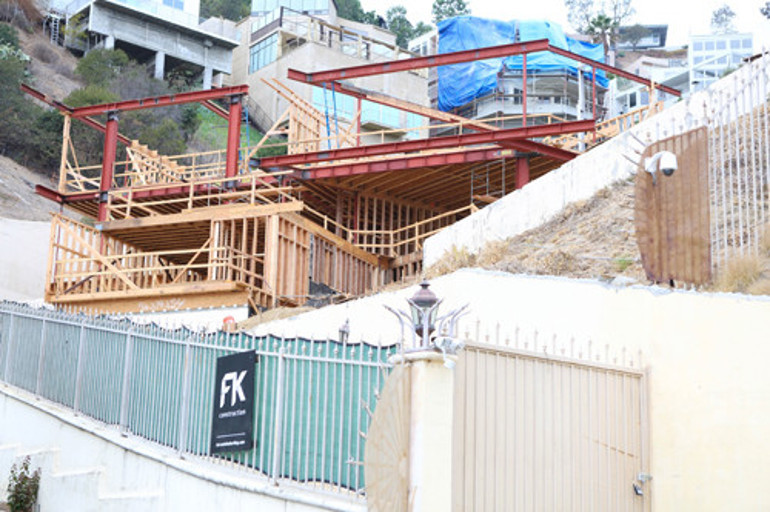 Hollywoodun lanetli evi:  Biri eşyalarını bile almadan kaçtı, diğerleri öldü