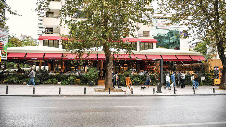 Yine, yeni, yeniden Cadde