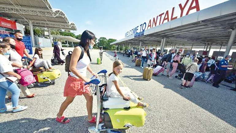 Antalya’da ‘güvenli turizm’ aşısı tuttu