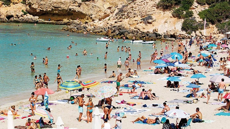 Antalya’da ‘güvenli turizm’ aşısı tuttu