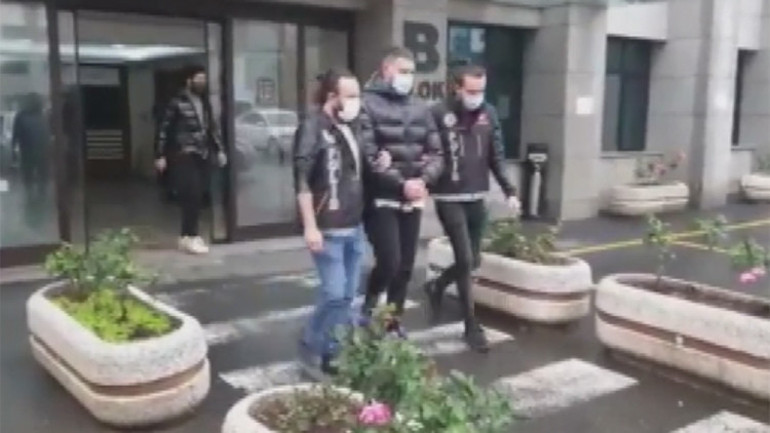 Şarkıcı Murda havalimanında gözaltına alındı