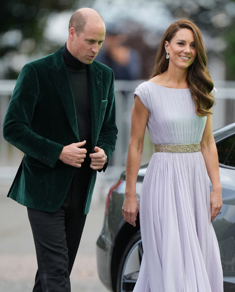 Kate Middleton 10 yılda hiç değişmemiş...  Eski elbisesine gelin kemeri taktı