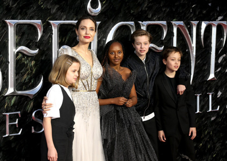 Angelina Jolie çocuklarıyla galada: İki kızı da şaşırttı