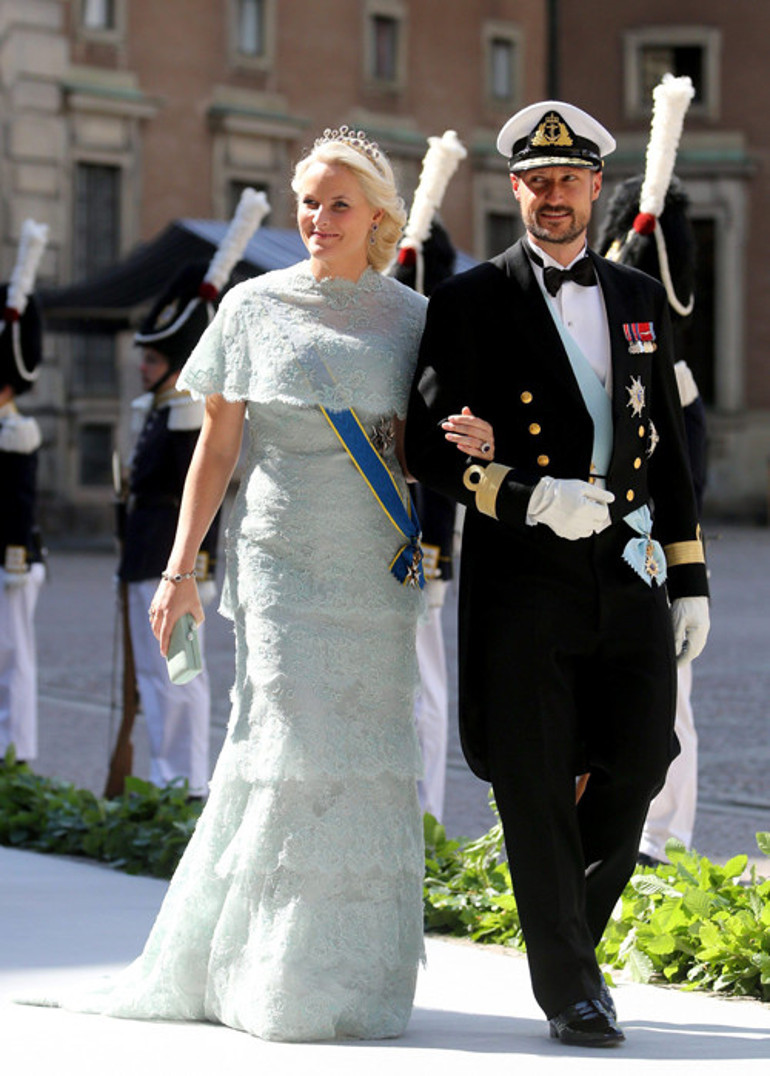 İlk çocuklu gelin büyücülükle bile suçlanmıştı: Şimdi sarayında, eşinin tahta geçeceği günü bekliyor