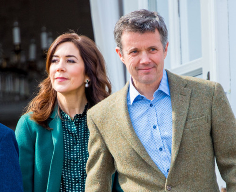 İlk çocuklu gelin büyücülükle bile suçlanmıştı: Şimdi sarayında, eşinin tahta geçeceği günü bekliyor