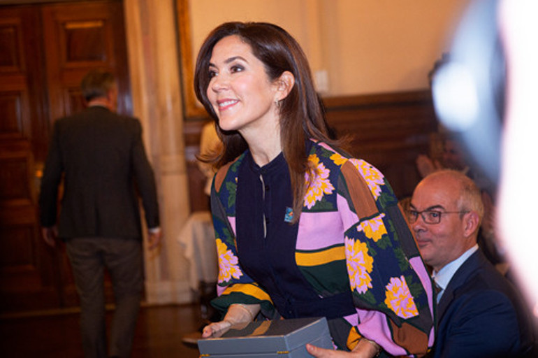 İlk çocuklu gelin büyücülükle bile suçlanmıştı: Şimdi sarayında, eşinin tahta geçeceği günü bekliyor