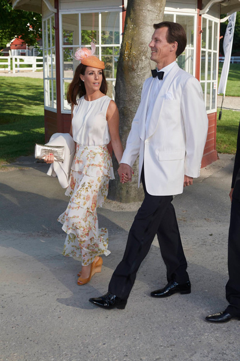 İlk çocuklu gelin büyücülükle bile suçlanmıştı: Şimdi sarayında, eşinin tahta geçeceği günü bekliyor