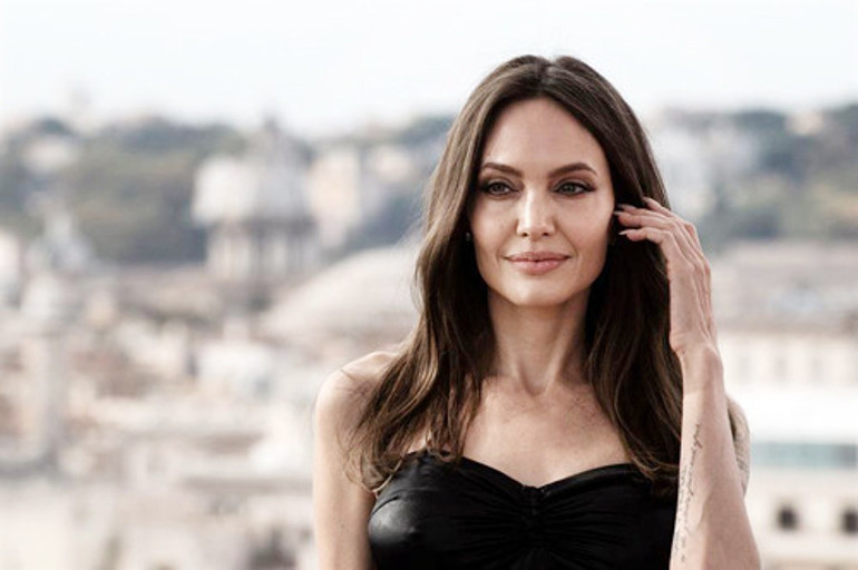 Bu kez Angelina şaşırttı