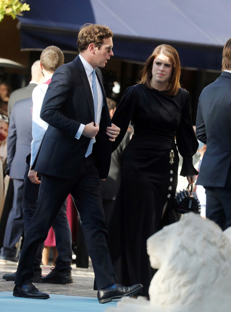 Tahtsız kral oğlunu böyle evlendirdi: Bir yılda üç düğün