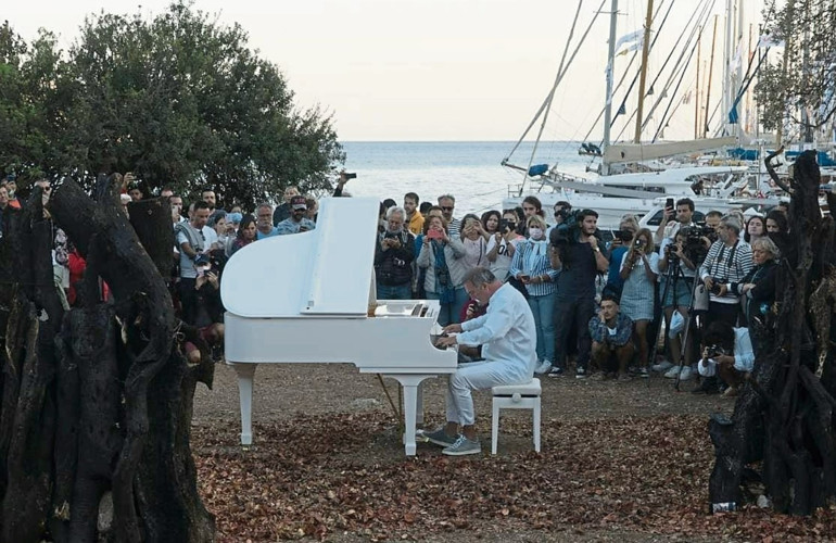 Akdeniz’in en büyük deniz festivalinde yelkenler yangın bölgesi için açıldı