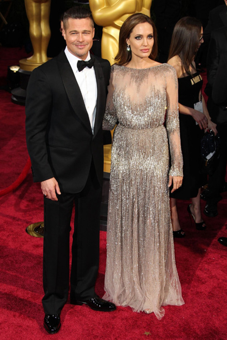 Onca servete sahip ama Angelina Jolie çocuklarını eski giysilerle büyütüyor