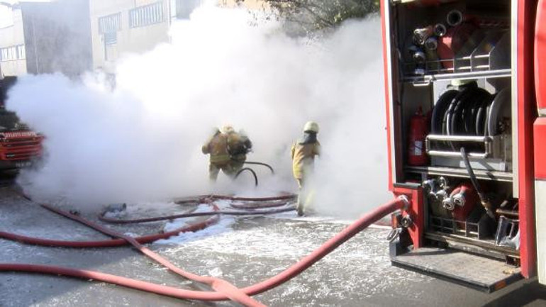 Gaziosmanpaşa’da kolonya imalathanesinde yangın
