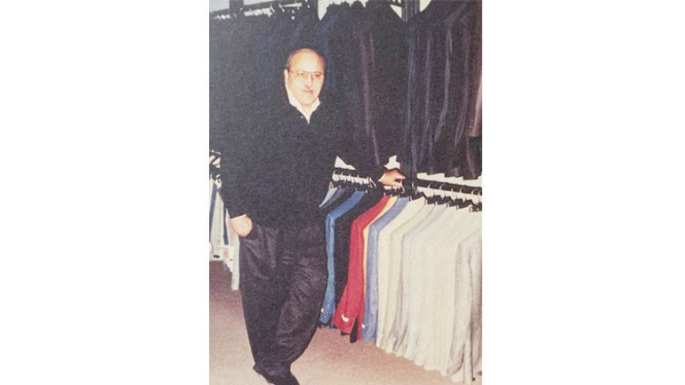 Ayda 500 bin takım elbise satan Abdullah Kiğılı: Düğmem kopsa dikemem