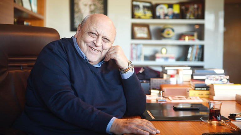 Ayda 500 bin takım elbise satan Abdullah Kiğılı: Düğmem kopsa dikemem