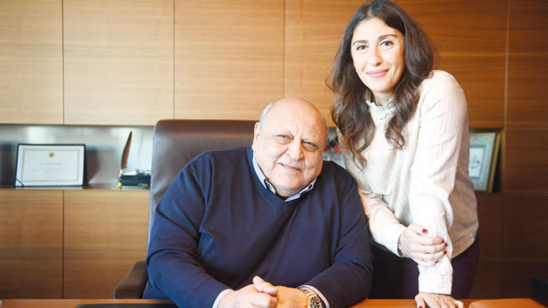 Ayda 500 bin takım elbise satan Abdullah Kiğılı: Düğmem kopsa dikemem