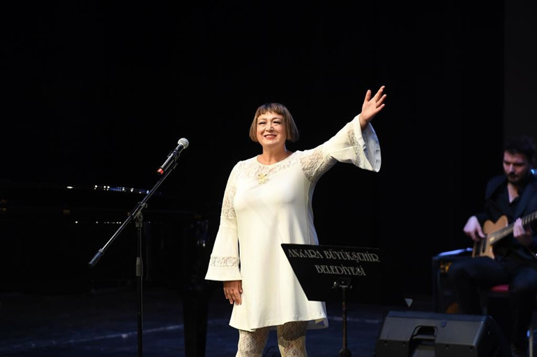 Cumhuriyet ateşi kenti aydınlattı