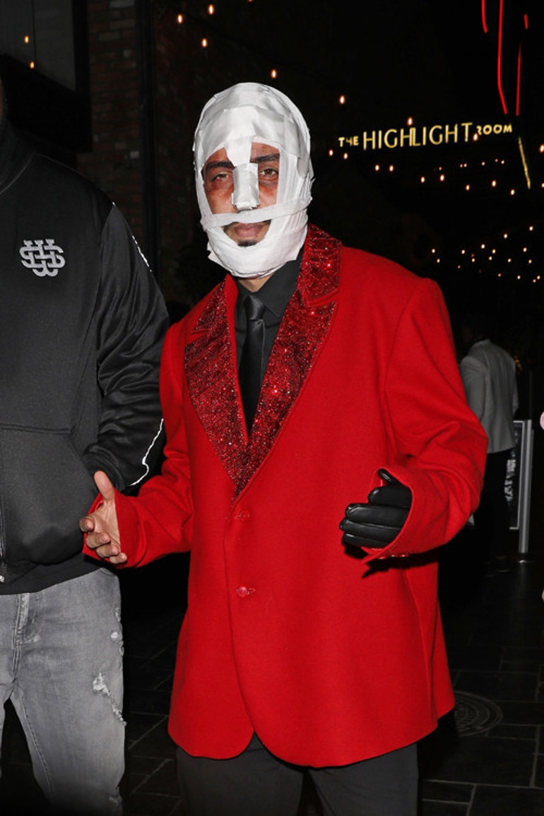 Bebe Rexhanın Cadılar Bayramı pozu tartışma yarattı