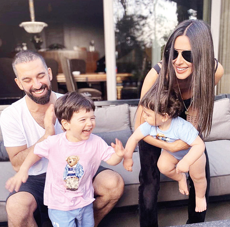 Aslıhan Doğan Turan ile Arda Turandan yeni eve  yeni sanat koleksiyonu