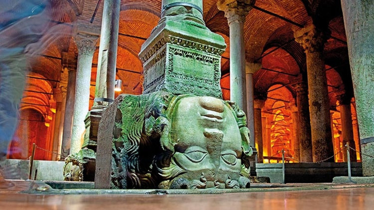 Medusa’nın makûs kaderi ve yaklaşan Ay tutulması