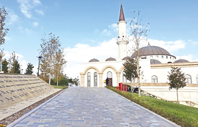 Kendi küçük, tarihi büyük adada