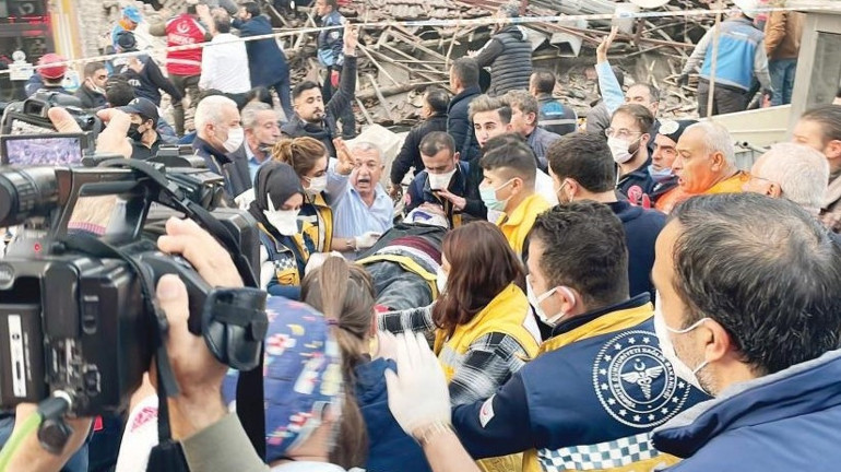 Son dakika Malatyada bina çöktü: 13 kişi kurtarıldı... Bakan Soylu duyurdu: Arama-kurtarma çalışmaları sona erdi