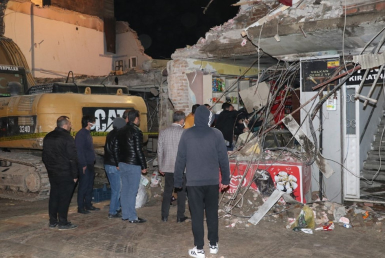 Son dakika Malatyada bina çöktü: 13 kişi kurtarıldı... Bakan Soylu duyurdu: Arama-kurtarma çalışmaları sona erdi