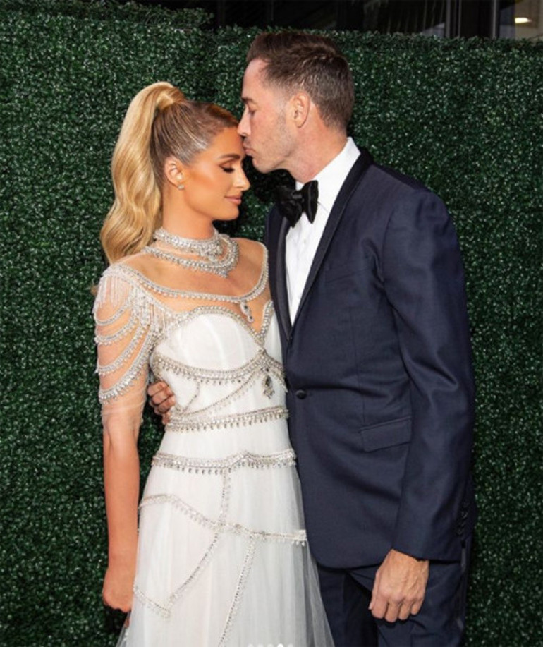 Paris Hilton, dördüncü nişanlısıyla muradına erdi: Düğünden ilk fotoğraf