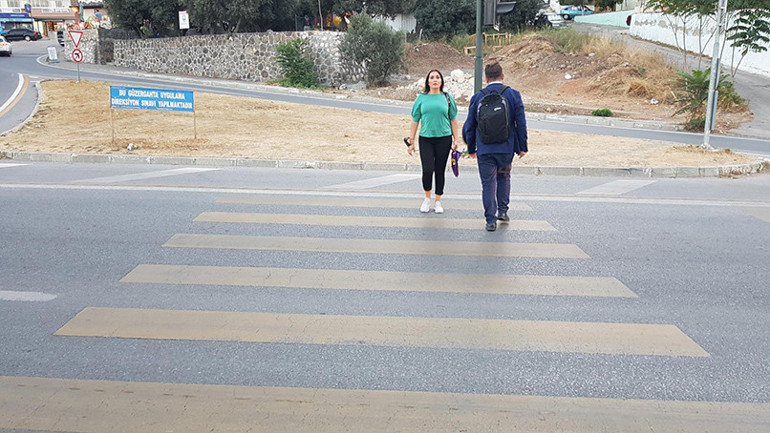 Bizimle dalga geçiyorlar...