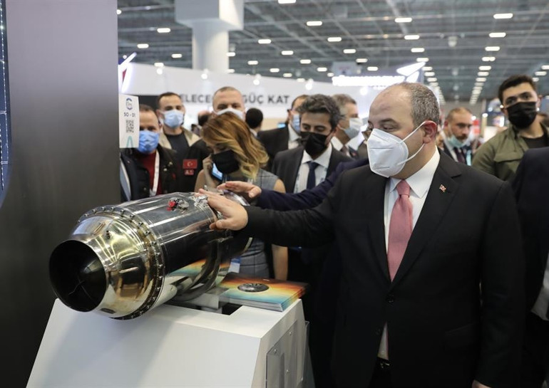 Bakan Varank SAHA EXPOyu ziyaret etti