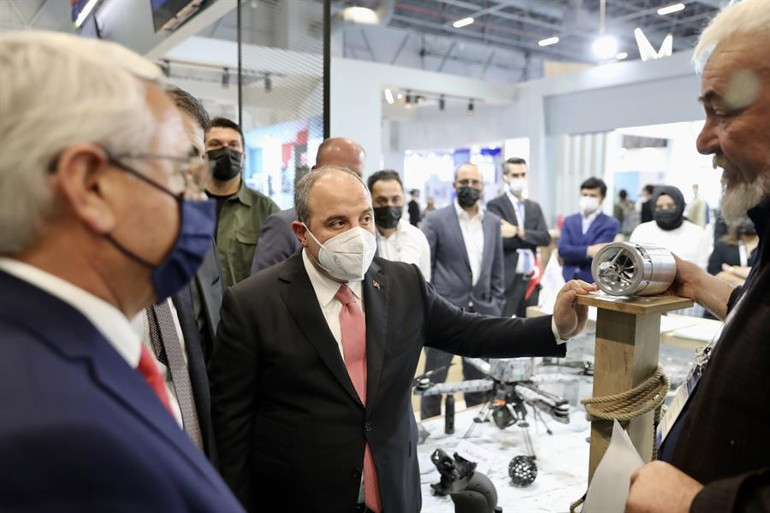 Bakan Varank SAHA EXPOyu ziyaret etti