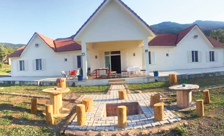 Yapraklar dökülürken istikamet dağ evleri...