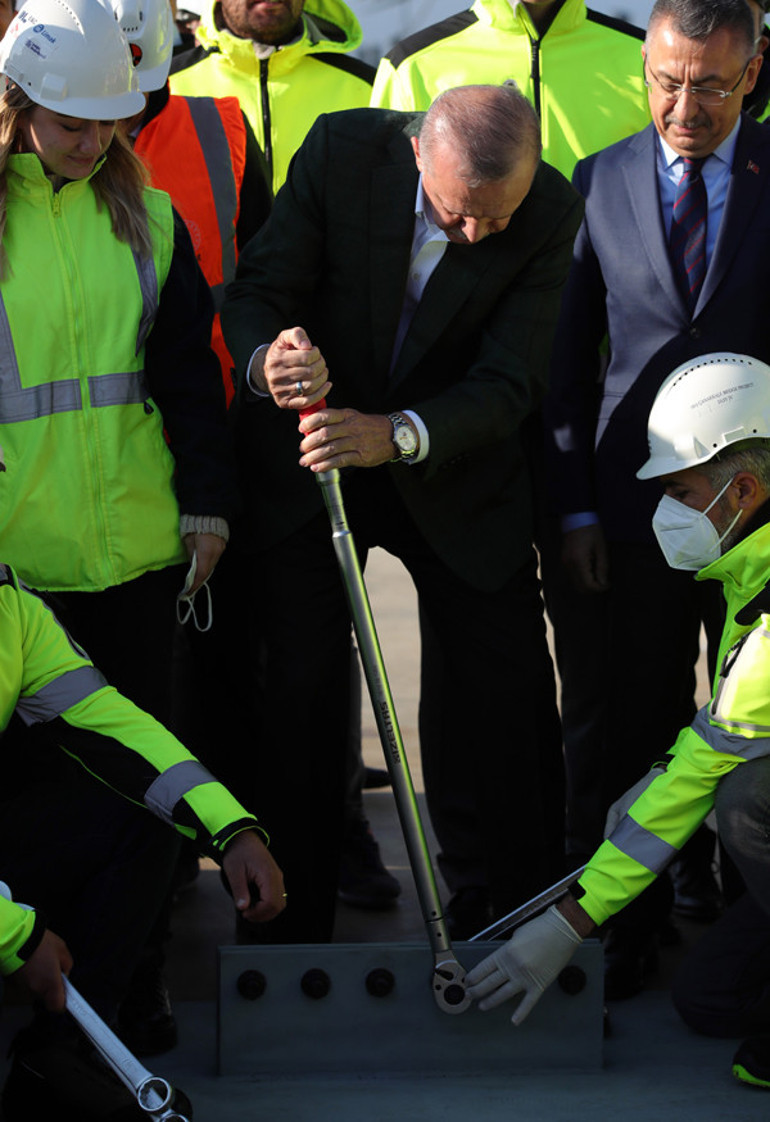 Son dakika... Çanakkale Köprüsünde sona doğru... Cumhurbaşkanı Erdoğandan Kanal İstanbul mesajı